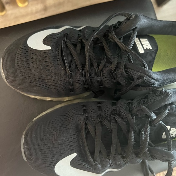 Nike shoes 👌❤️ - Picture 6 of 8